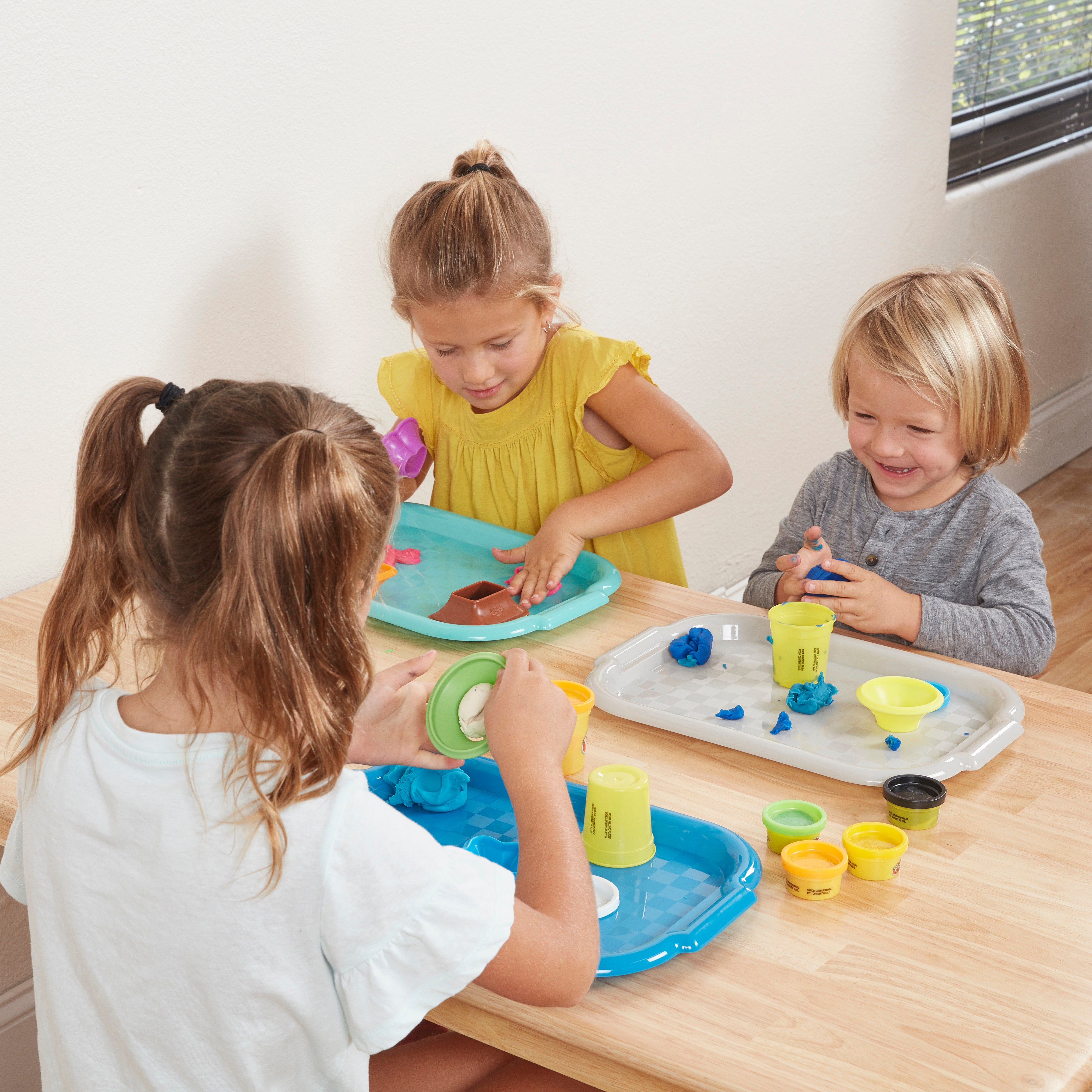 Colorful Plastic Art Trays for Kids, Multipurpose Craft Trays, 6-Piece